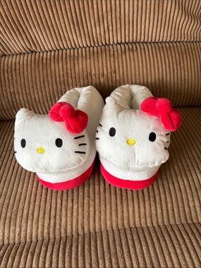 Hello Kitty White Plush Slippers with Pink Bows